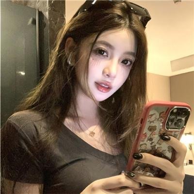 翠迪斗黑猫